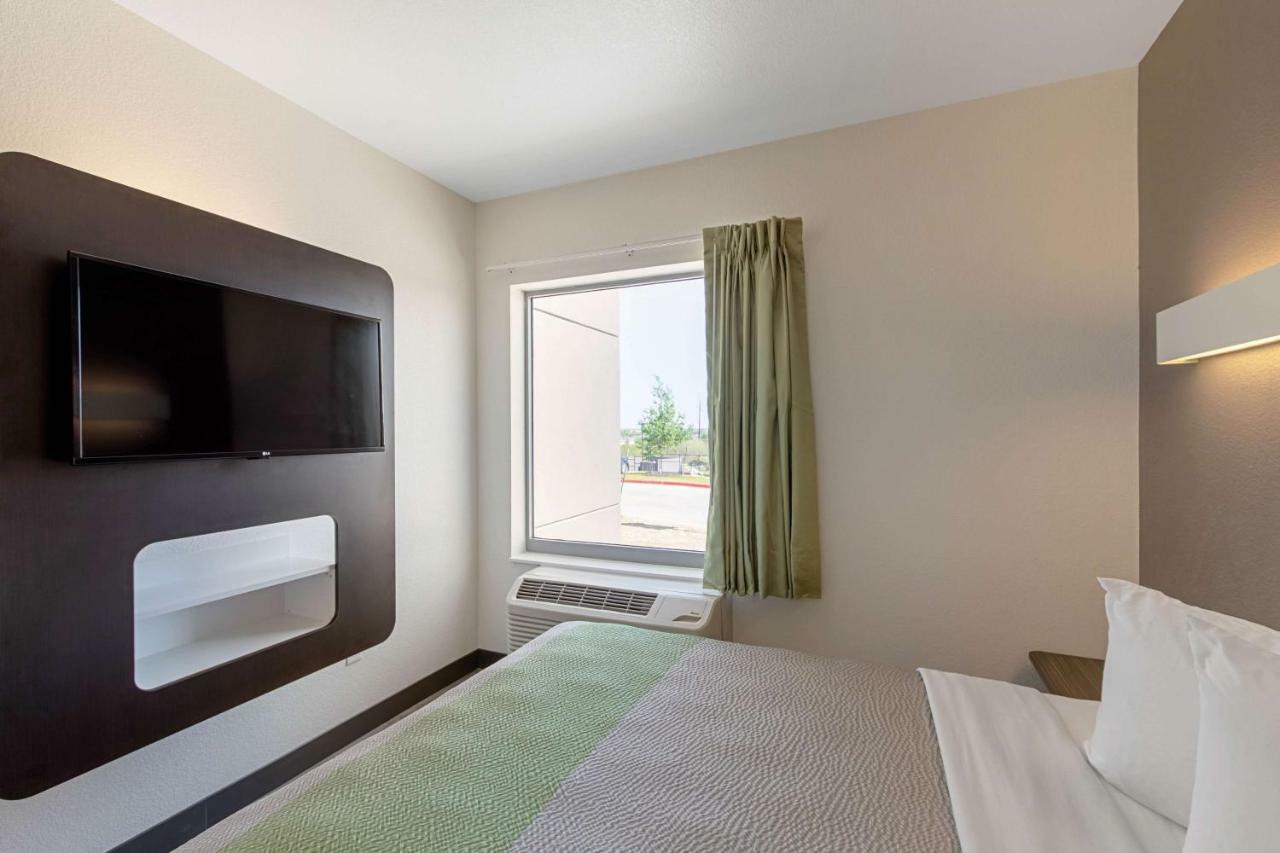 Motel 6 Austin Airport Exterior photo