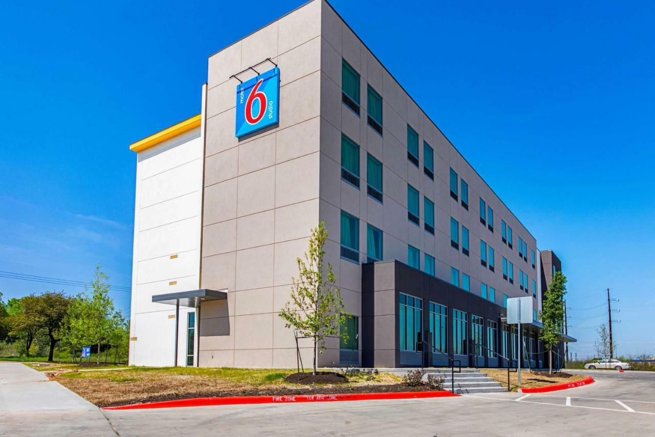 Motel 6 Austin Airport Exterior photo