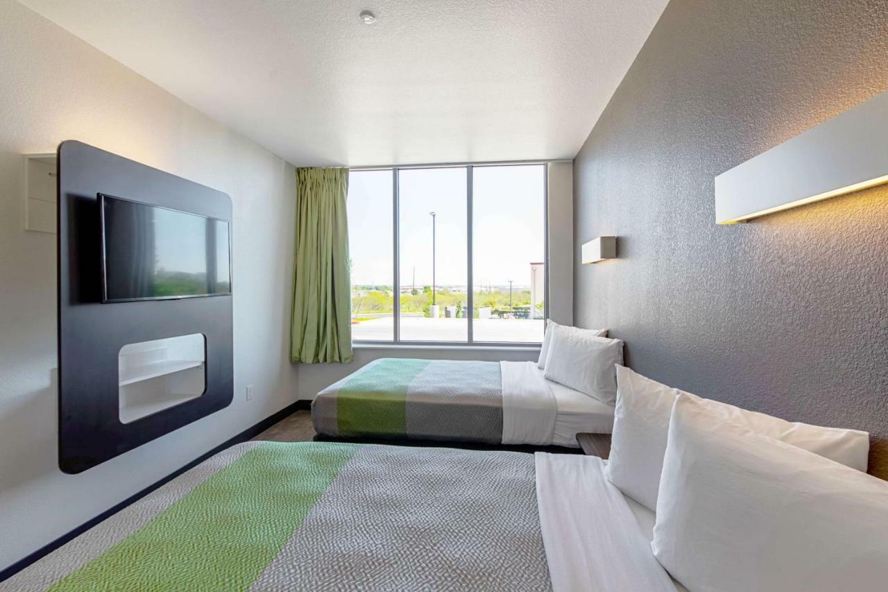 Motel 6 Austin Airport Exterior photo